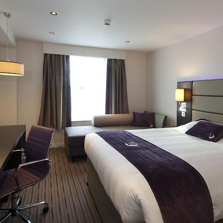 Premier Inn Harlow Bagian luar foto