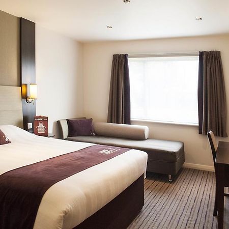 Premier Inn Harlow Bagian luar foto