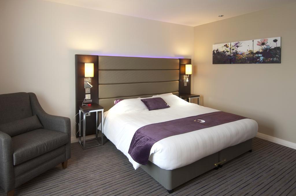 Premier Inn Harlow Bagian luar foto