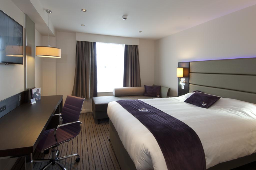Premier Inn Harlow Bagian luar foto