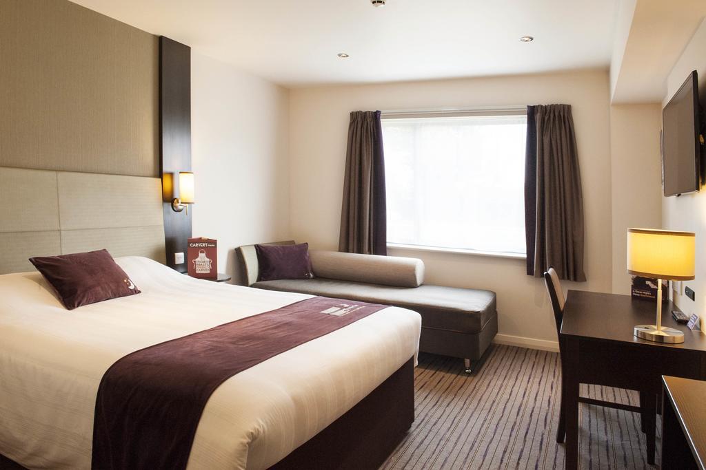 Premier Inn Harlow Bagian luar foto