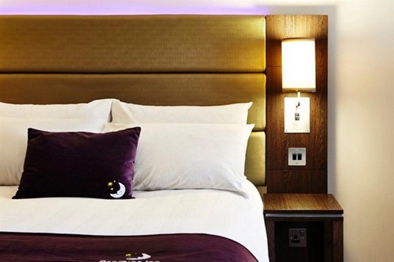 Premier Inn Harlow Bagian luar foto