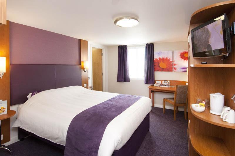 Premier Inn Harlow Bagian luar foto