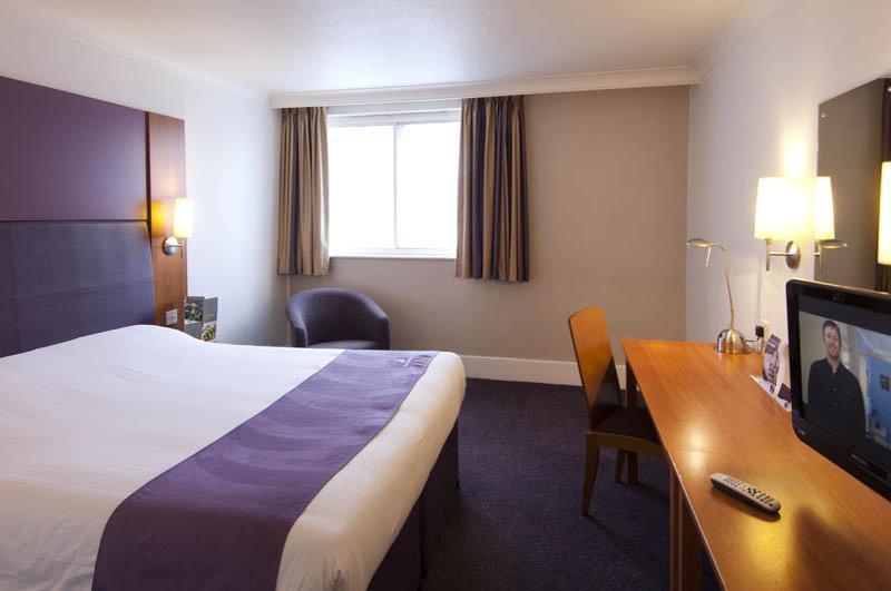 Premier Inn Harlow Bagian luar foto