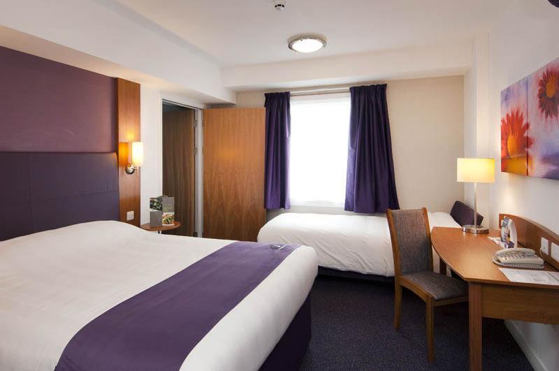 Premier Inn Harlow Bagian luar foto
