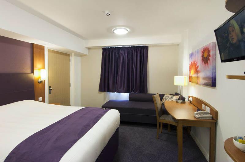 Premier Inn Harlow Bagian luar foto